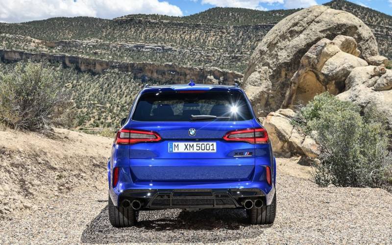 Comparison - Jaguar F-Pace SVR 2019 - vs - BMW X5 M Competition 2020 ...